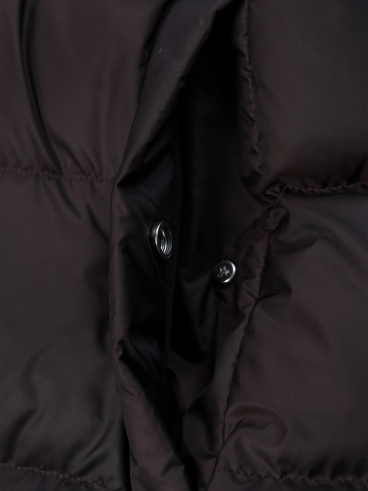 Пуховик темно-коричневого цвета прямого кроя